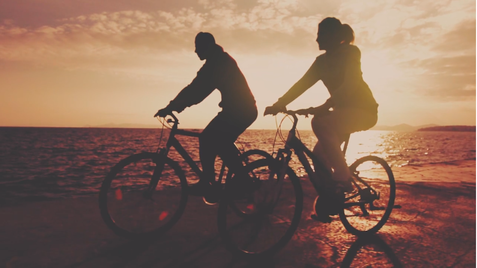 Bare Republic 30s Spot